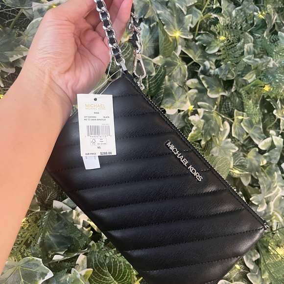 MK medium quilted wristlet - Picture 3 of 8